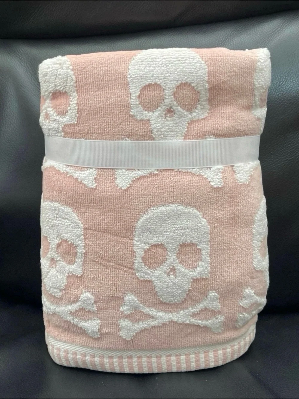 CARO HOME Halloween Pink Skull Hand Towels, Set of 2 - Pink Skulls Hand Towels